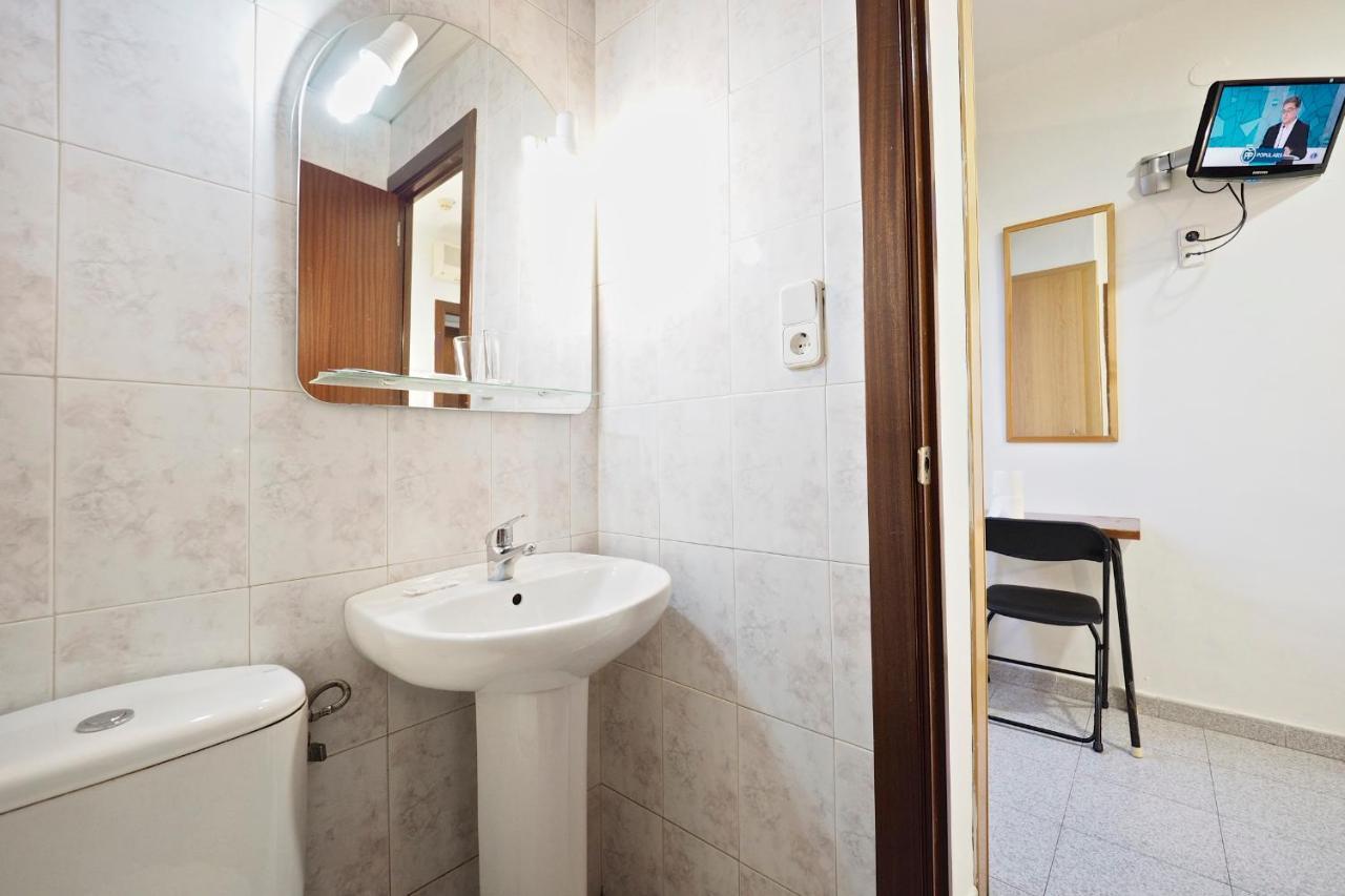 ברצלונה Hostal Ballestero מראה חיצוני תמונה