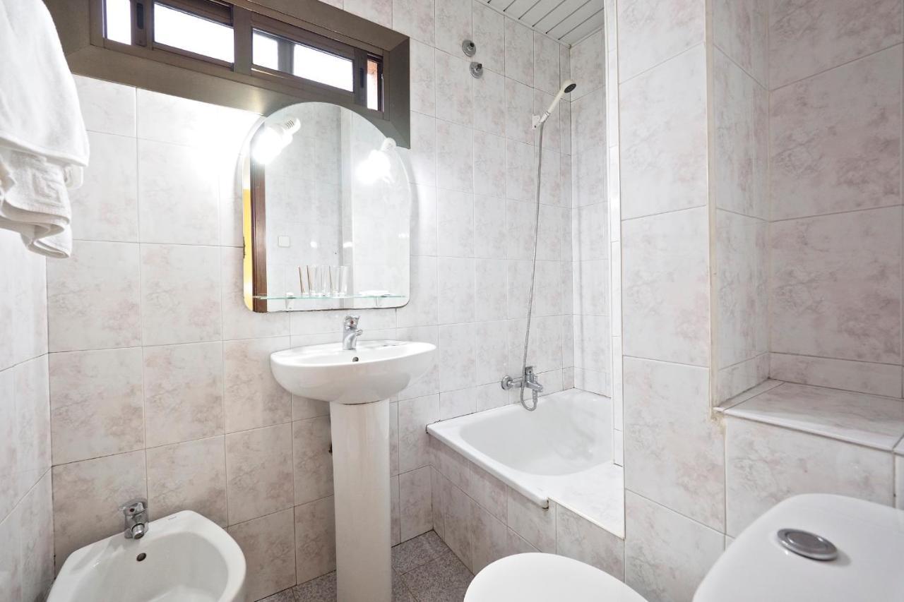 ברצלונה Hostal Ballestero מראה חיצוני תמונה