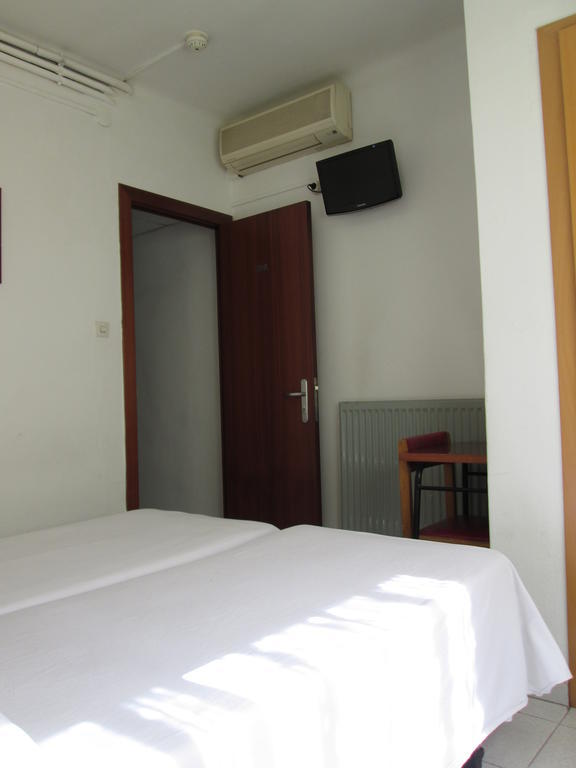 ברצלונה Hostal Ballestero מראה חיצוני תמונה