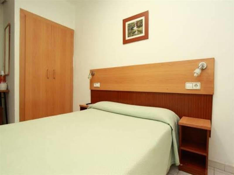 ברצלונה Hostal Ballestero מראה חיצוני תמונה